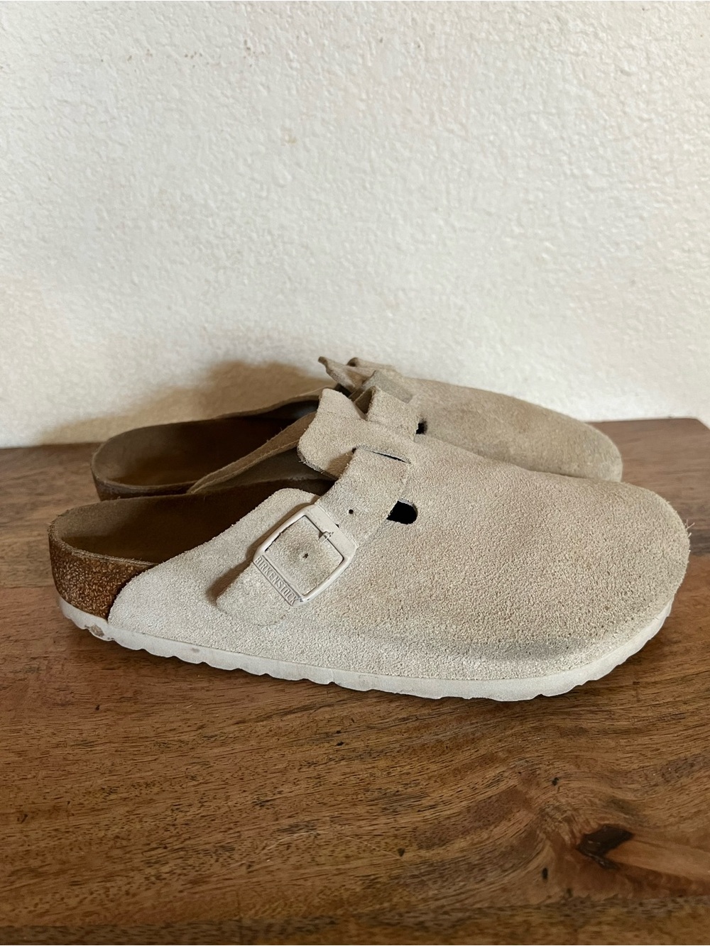 Birkenstock Boston Soft Footbed
Suede Stone Coin Leather Size 39 L 8-8.5 M 6-6.5